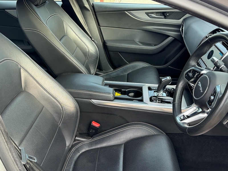 Jaguar XE 2.0 D180 R-Dynamic S Saloon 4dr Diesel Auto Euro 6 (s/s) (180 ps) - U10003752