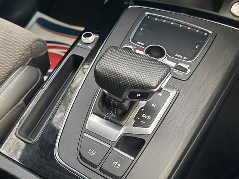 Audi Q5 2.0 TDI 40 Black Edition SUV 5dr Diesel S Tronic quattro Euro 6 (s/s) (190 ps) - U10003753