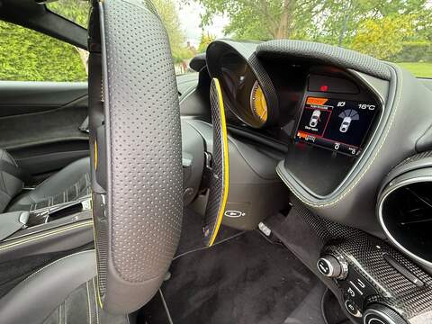 Ferrari 812 Superfast 6.5 V12 Coupe 2dr Petrol F1 DCT Euro 6 (s/s) (800 ps) - U10003754