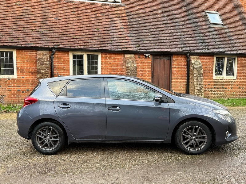 Toyota Auris 1.6 V-Matic Icon Plus Hatchback 5dr Petrol Manual Euro 5 (132 ps) - U10003756