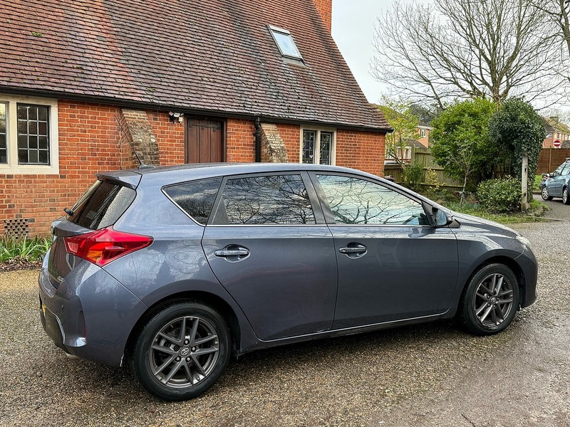 Toyota Auris 1.6 V-Matic Icon Plus Hatchback 5dr Petrol Manual Euro 5 (132 ps) - U10003756