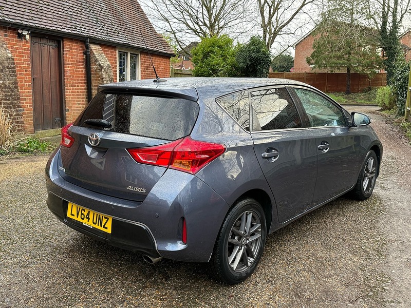 Toyota Auris 1.6 V-Matic Icon Plus Hatchback 5dr Petrol Manual Euro 5 (132 ps) - U10003756