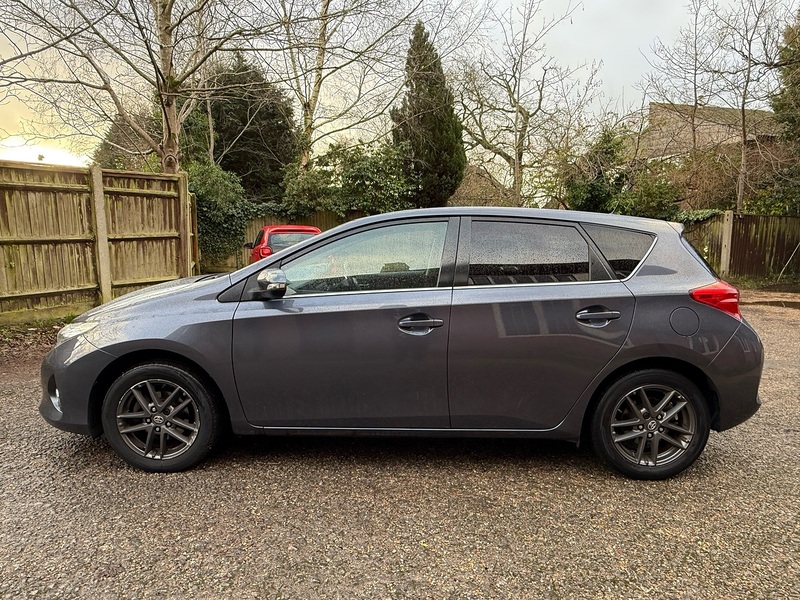 Toyota Auris 1.6 V-Matic Icon Plus Hatchback 5dr Petrol Manual Euro 5 (132 ps) - U10003756