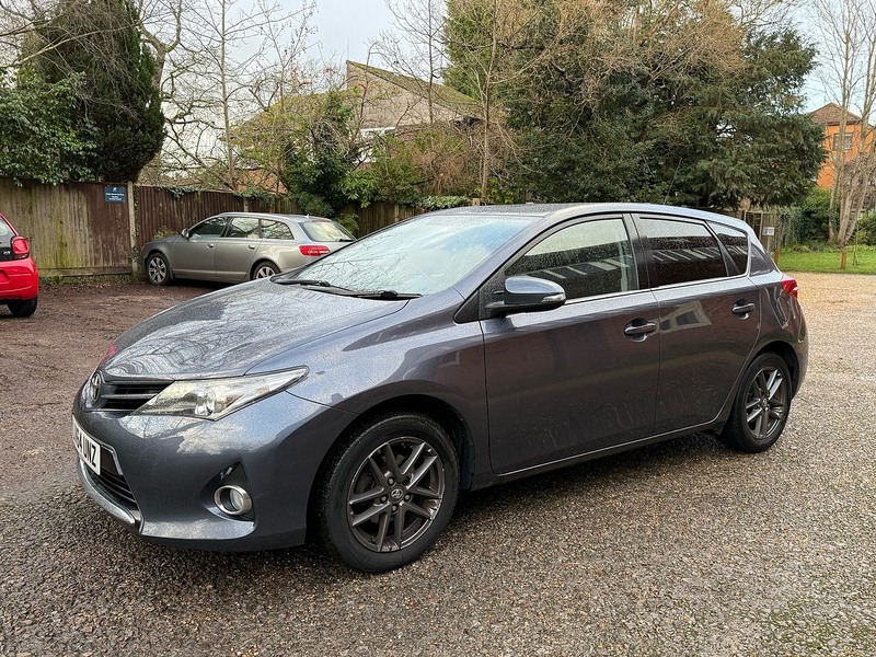 Toyota Auris 1.6 V-Matic Icon Plus Hatchback 5dr Petrol Manual Euro 5 (132 ps) - U10003756