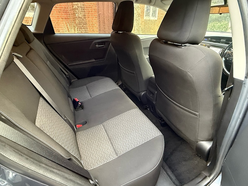 Toyota Auris 1.6 V-Matic Icon Plus Hatchback 5dr Petrol Manual Euro 5 (132 ps) - U10003756