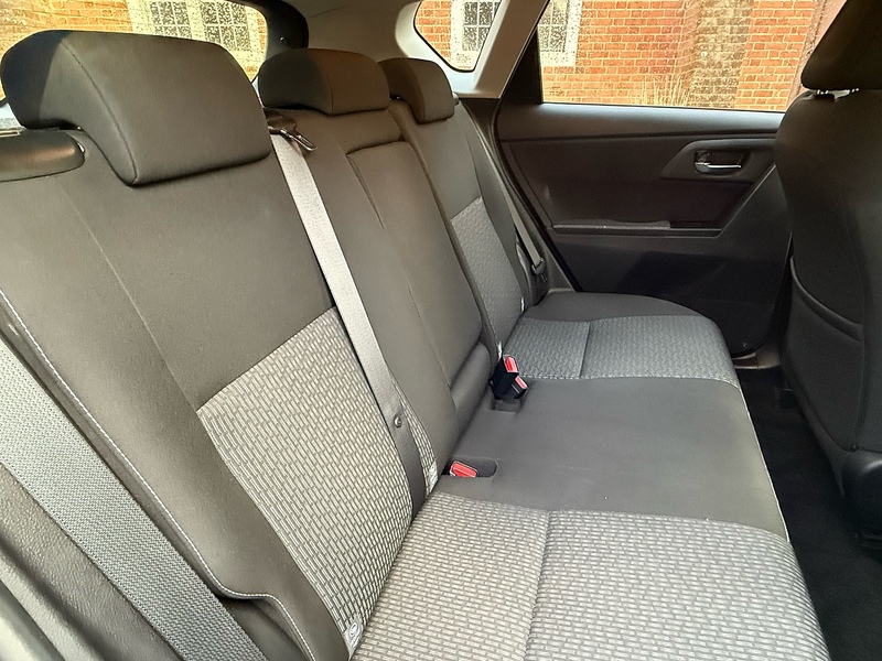 Toyota Auris 1.6 V-Matic Icon Plus Hatchback 5dr Petrol Manual Euro 5 (132 ps) - U10003756