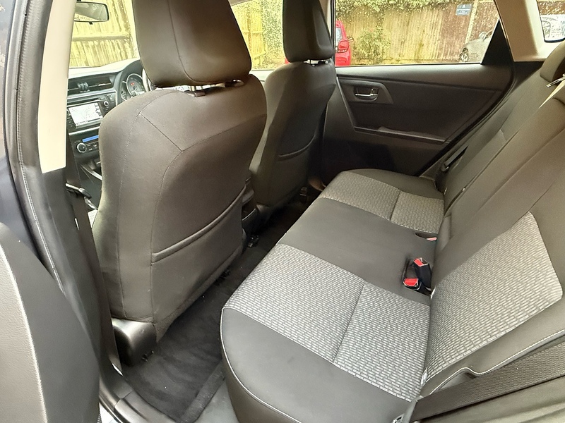 Toyota Auris 1.6 V-Matic Icon Plus Hatchback 5dr Petrol Manual Euro 5 (132 ps) - U10003756