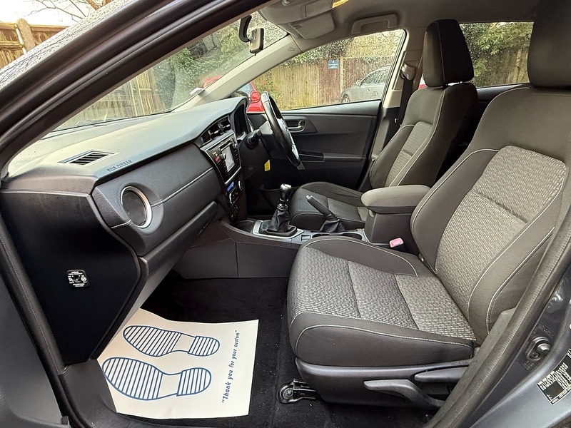 Toyota Auris 1.6 V-Matic Icon Plus Hatchback 5dr Petrol Manual Euro 5 (132 ps) - U10003756