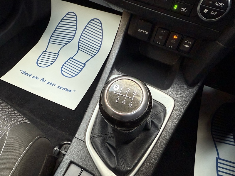 Toyota Auris 1.6 V-Matic Icon Plus Hatchback 5dr Petrol Manual Euro 5 (132 ps) - U10003756