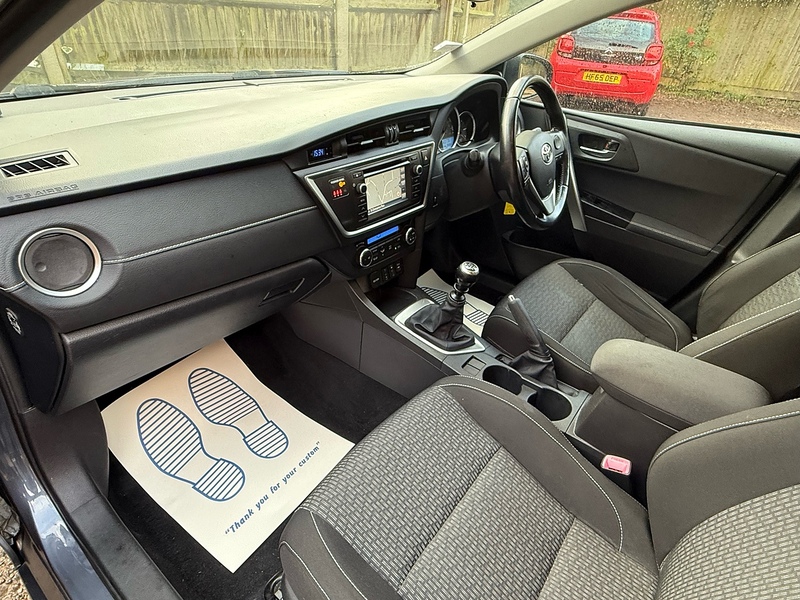 Toyota Auris 1.6 V-Matic Icon Plus Hatchback 5dr Petrol Manual Euro 5 (132 ps) - U10003756