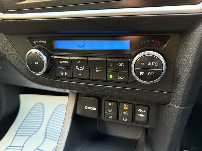 Toyota Auris 1.6 V-Matic Icon Plus Hatchback 5dr Petrol Manual Euro 5 (132 ps) - U10003756