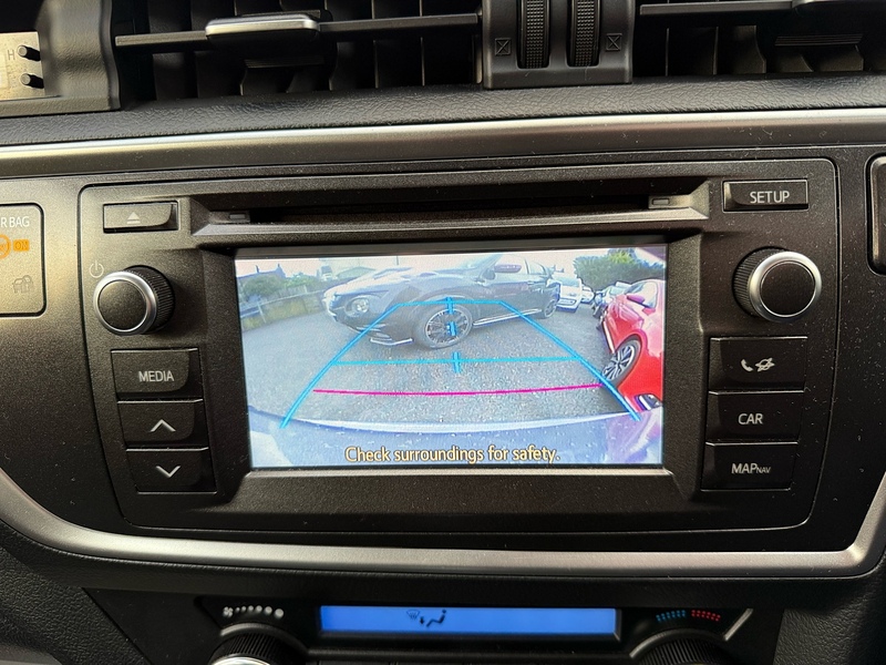 Toyota Auris 1.6 V-Matic Icon Plus Hatchback 5dr Petrol Manual Euro 5 (132 ps) - U10003756