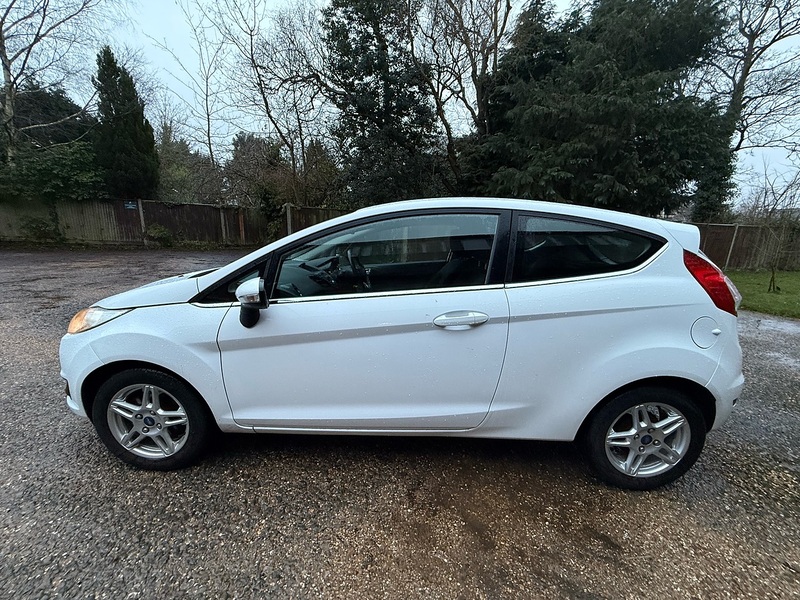 Ford Fiesta 1.25 Zetec Hatchback 3dr Petrol Manual Euro 5 (82 ps) - U10003757