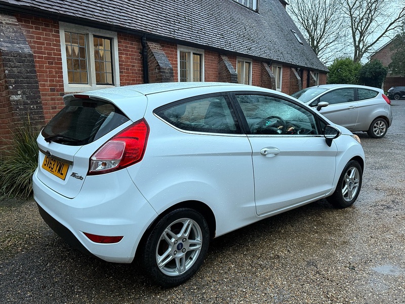 Ford Fiesta 1.25 Zetec Hatchback 3dr Petrol Manual Euro 5 (82 ps) - U10003757