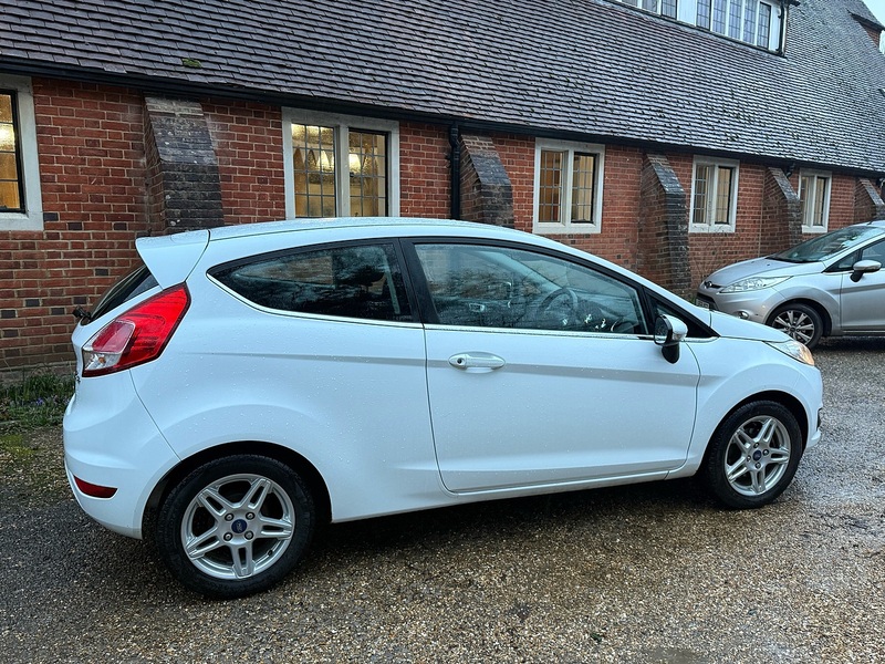 Ford Fiesta 1.25 Zetec Hatchback 3dr Petrol Manual Euro 5 (82 ps) - U10003757