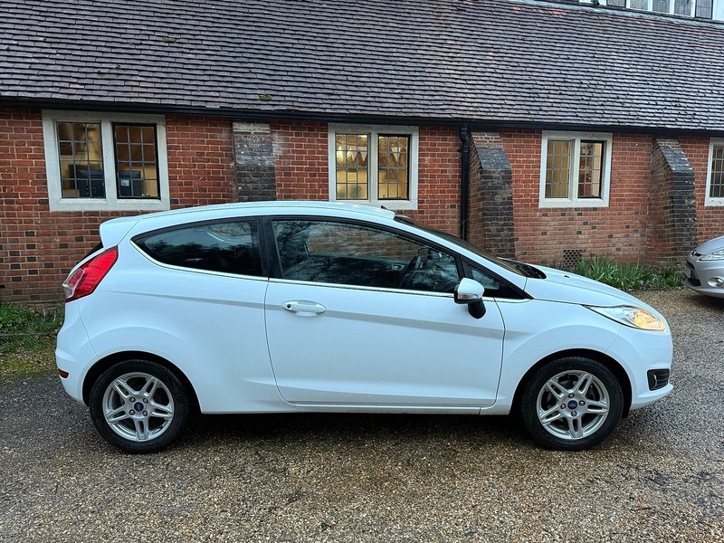Ford Fiesta 1.25 Zetec Hatchback 3dr Petrol Manual Euro 5 (82 ps) - U10003757