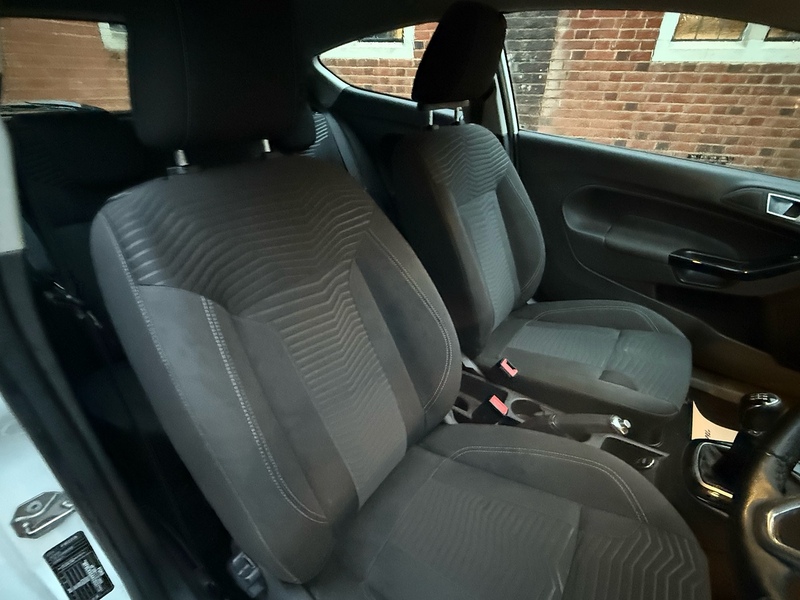 Ford Fiesta 1.25 Zetec Hatchback 3dr Petrol Manual Euro 5 (82 ps) - U10003757