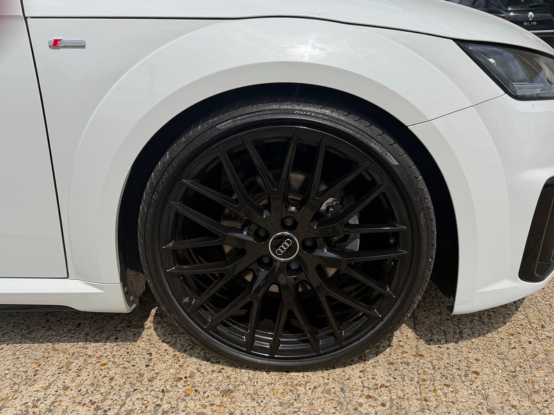 Audi TT 2.0 TFSI 40 Black Edition Roadster 2dr Petrol S Tronic Euro 6 (s/s) (197 ps) - U10003763