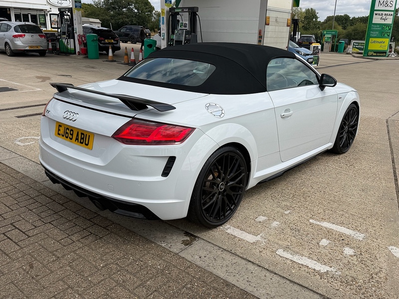 Audi TT 2.0 TFSI 40 Black Edition Roadster 2dr Petrol S Tronic Euro 6 (s/s) (197 ps) - U10003763