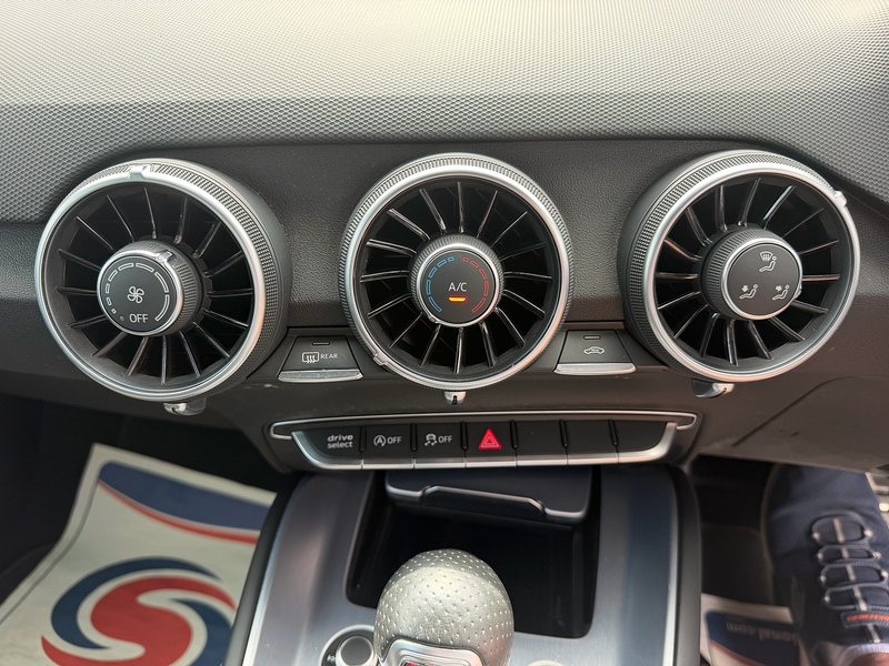 Audi TT 2.0 TFSI 40 Black Edition Roadster 2dr Petrol S Tronic Euro 6 (s/s) (197 ps) - U10003763
