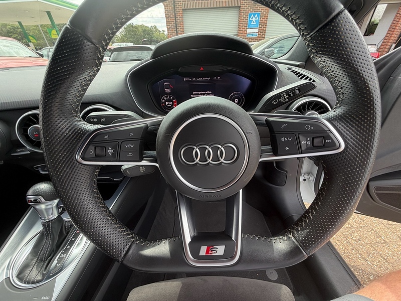 Audi TT 2.0 TFSI 40 Black Edition Roadster 2dr Petrol S Tronic Euro 6 (s/s) (197 ps) - U10003763