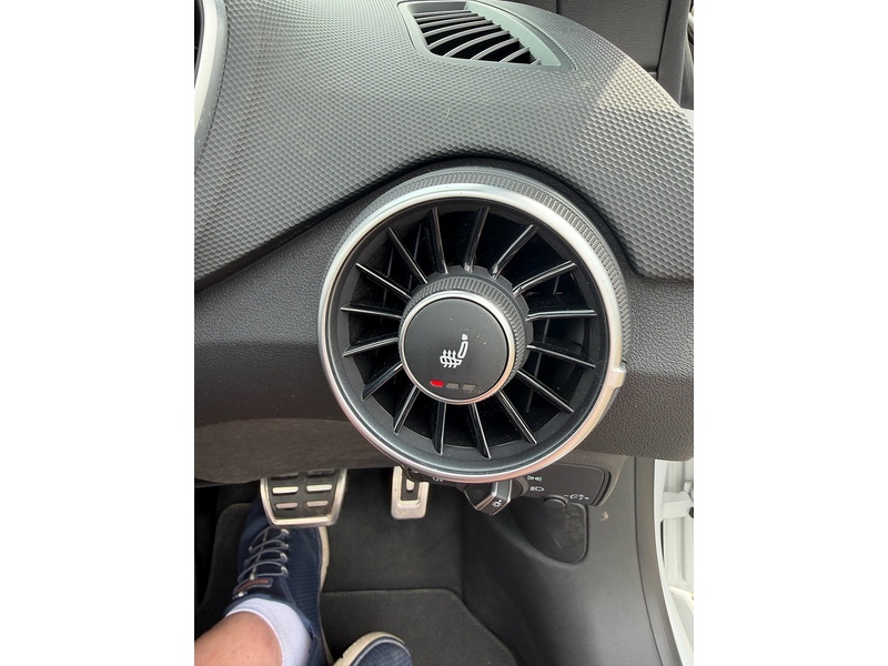 Audi TT 2.0 TFSI 40 Black Edition Roadster 2dr Petrol S Tronic Euro 6 (s/s) (197 ps) - U10003763