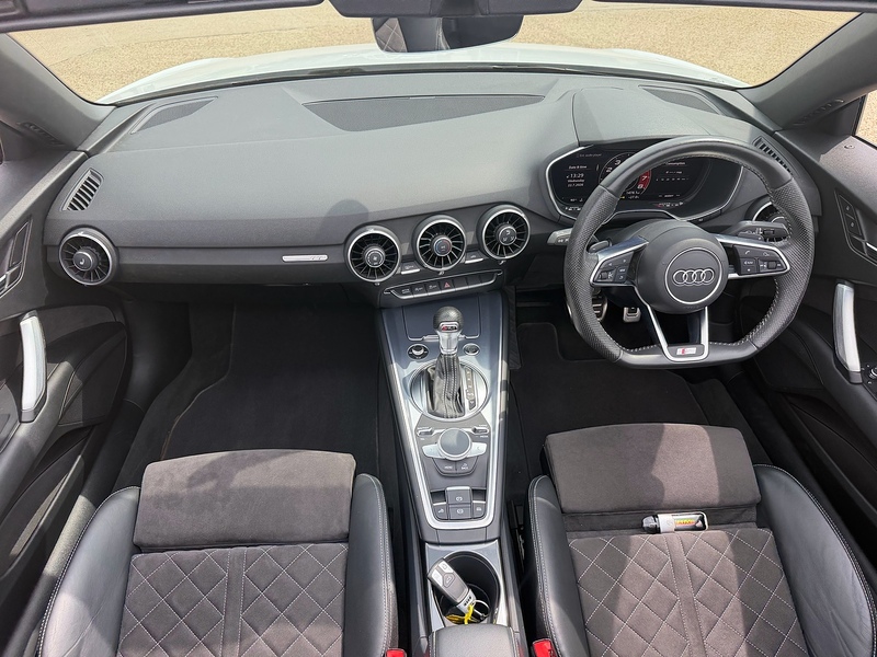 Audi TT 2.0 TFSI 40 Black Edition Roadster 2dr Petrol S Tronic Euro 6 (s/s) (197 ps) - U10003763