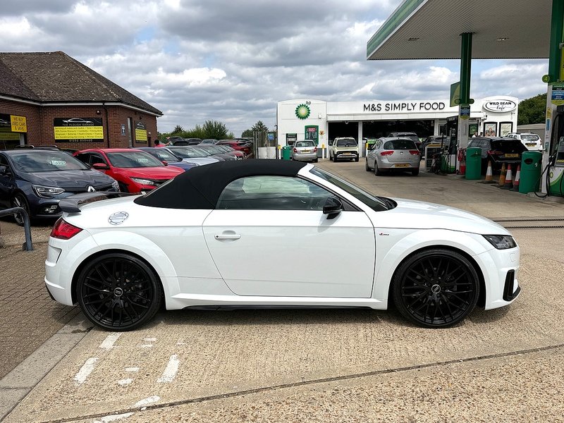 Audi TT 2.0 TFSI 40 Black Edition Roadster 2dr Petrol S Tronic Euro 6 (s/s) (197 ps) - U10003763