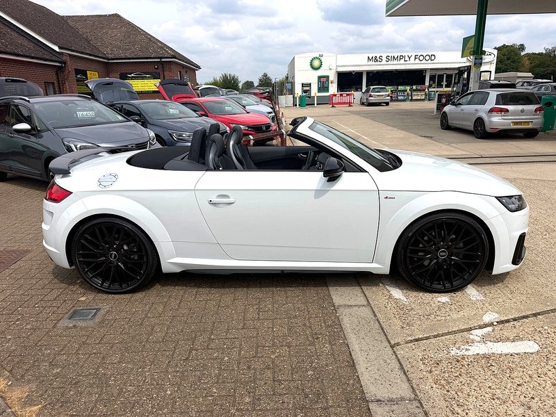 Audi TT 2.0 TFSI 40 Black Edition Roadster 2dr Petrol S Tronic Euro 6 (s/s) (197 ps) - U10003763