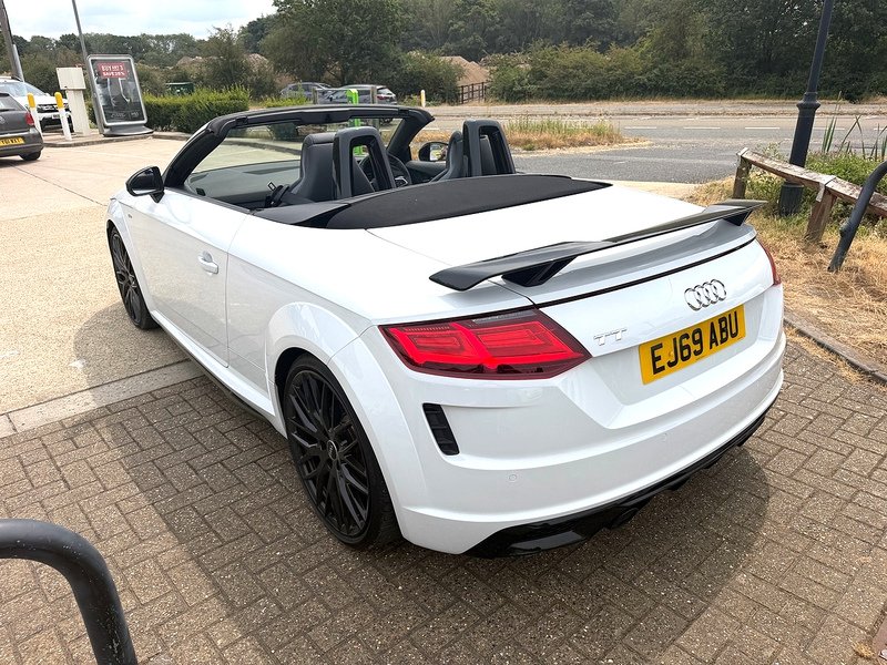 Audi TT 2.0 TFSI 40 Black Edition Roadster 2dr Petrol S Tronic Euro 6 (s/s) (197 ps) - U10003763