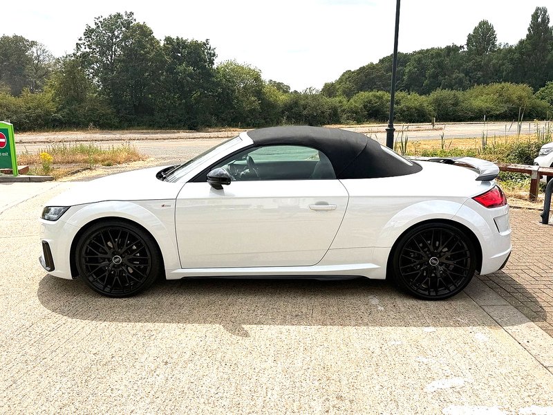 Audi TT 2.0 TFSI 40 Black Edition Roadster 2dr Petrol S Tronic Euro 6 (s/s) (197 ps) - U10003763