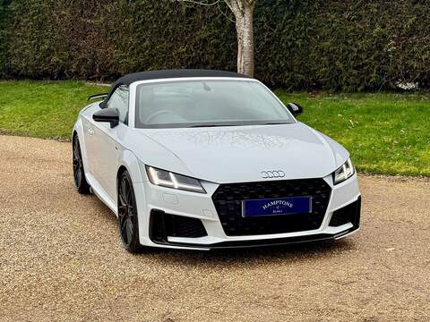 Audi TT 2.0 TFSI 40 Black Edition Roadster 2dr Petrol S Tronic Euro 6 (s/s) (197 ps) - U10003763