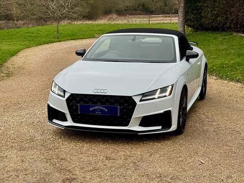 Audi TT 2.0 TFSI 40 Black Edition Roadster 2dr Petrol S Tronic Euro 6 (s/s) (197 ps) - U10003763