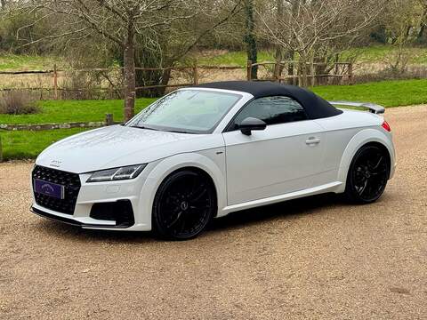 Audi TT 2.0 TFSI 40 Black Edition Roadster 2dr Petrol S Tronic Euro 6 (s/s) (197 ps) - U10003763