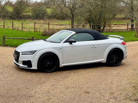 Audi TT 2.0 TFSI 40 Black Edition Roadster 2dr Petrol S Tronic Euro 6 (s/s) (197 ps) - U10003763