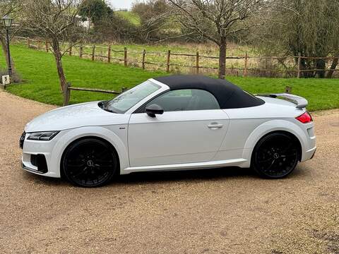 Audi TT 2.0 TFSI 40 Black Edition Roadster 2dr Petrol S Tronic Euro 6 (s/s) (197 ps) - U10003763