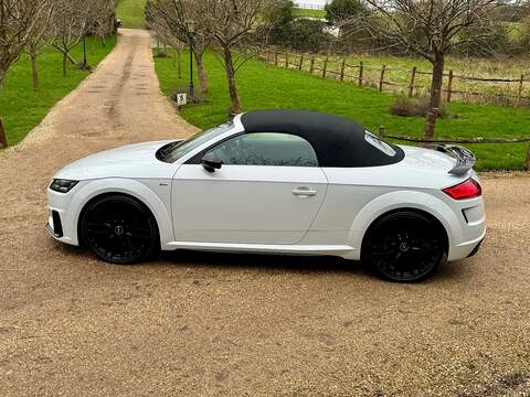 Audi TT 2.0 TFSI 40 Black Edition Roadster 2dr Petrol S Tronic Euro 6 (s/s) (197 ps) - U10003763
