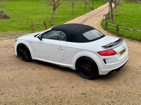 Audi TT 2.0 TFSI 40 Black Edition Roadster 2dr Petrol S Tronic Euro 6 (s/s) (197 ps) - U10003763