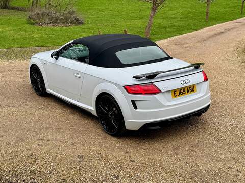 Audi TT 2.0 TFSI 40 Black Edition Roadster 2dr Petrol S Tronic Euro 6 (s/s) (197 ps) - U10003763