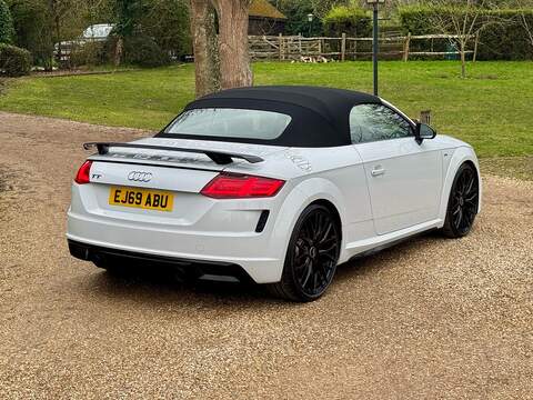 Audi TT 2.0 TFSI 40 Black Edition Roadster 2dr Petrol S Tronic Euro 6 (s/s) (197 ps) - U10003763