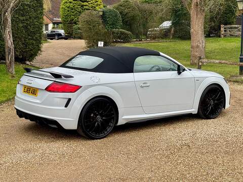 Audi TT 2.0 TFSI 40 Black Edition Roadster 2dr Petrol S Tronic Euro 6 (s/s) (197 ps) - U10003763