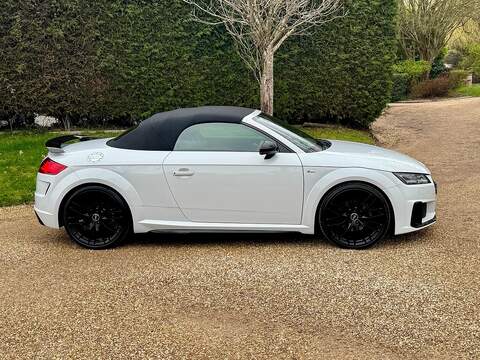 Audi TT 2.0 TFSI 40 Black Edition Roadster 2dr Petrol S Tronic Euro 6 (s/s) (197 ps) - U10003763