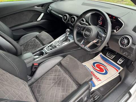 Audi TT 2.0 TFSI 40 Black Edition Roadster 2dr Petrol S Tronic Euro 6 (s/s) (197 ps) - U10003763