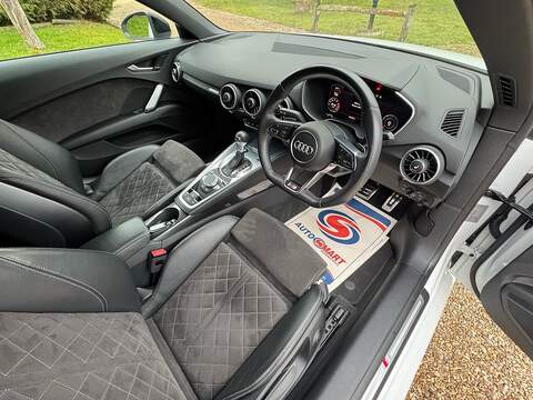 Audi TT 2.0 TFSI 40 Black Edition Roadster 2dr Petrol S Tronic Euro 6 (s/s) (197 ps) - U10003763
