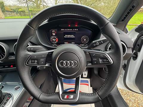 Audi TT 2.0 TFSI 40 Black Edition Roadster 2dr Petrol S Tronic Euro 6 (s/s) (197 ps) - U10003763