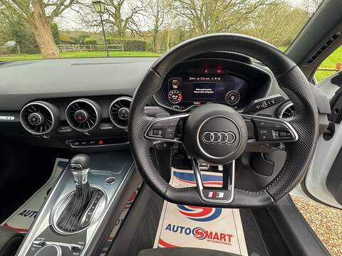 Audi TT 2.0 TFSI 40 Black Edition Roadster 2dr Petrol S Tronic Euro 6 (s/s) (197 ps) - U10003763