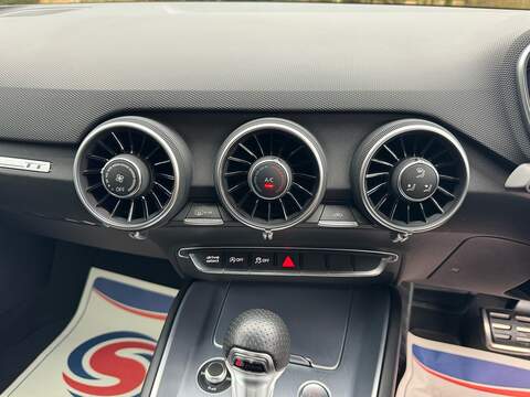 Audi TT 2.0 TFSI 40 Black Edition Roadster 2dr Petrol S Tronic Euro 6 (s/s) (197 ps) - U10003763