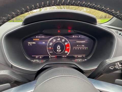 Audi TT 2.0 TFSI 40 Black Edition Roadster 2dr Petrol S Tronic Euro 6 (s/s) (197 ps) - U10003763