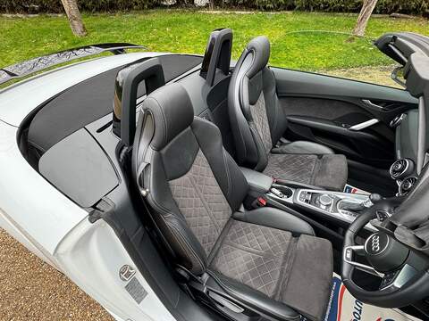 Audi TT 2.0 TFSI 40 Black Edition Roadster 2dr Petrol S Tronic Euro 6 (s/s) (197 ps) - U10003763