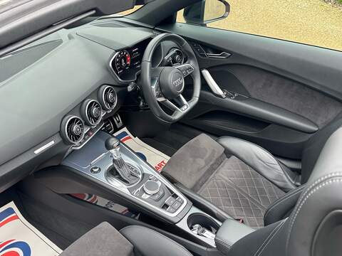 Audi TT 2.0 TFSI 40 Black Edition Roadster 2dr Petrol S Tronic Euro 6 (s/s) (197 ps) - U10003763